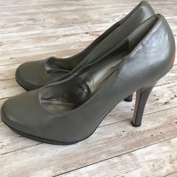 Madden Girl Gray Round Toe Heel Size 10 - Picture 4 of 8